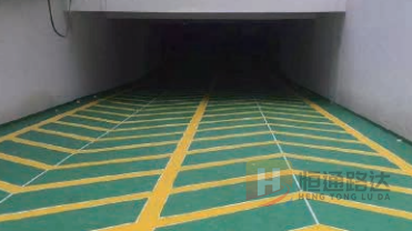 防滑坡道